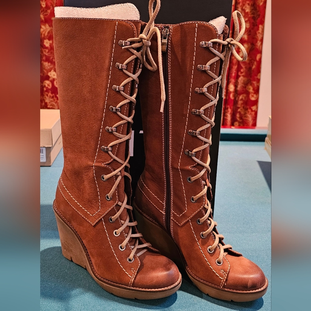 NWT Naturalizer Lace Up Boots (Dane)